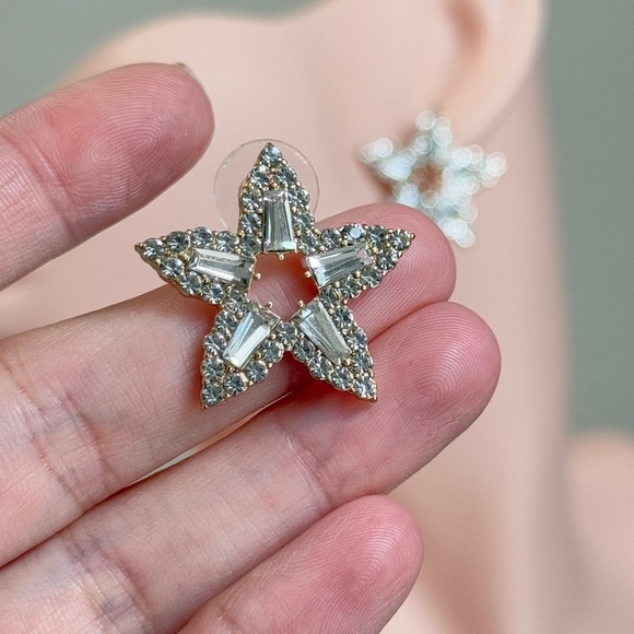 ✨ Star Crystal Statement Earrings | Gold Glam Sparkling Studs - Picture 4 of 5